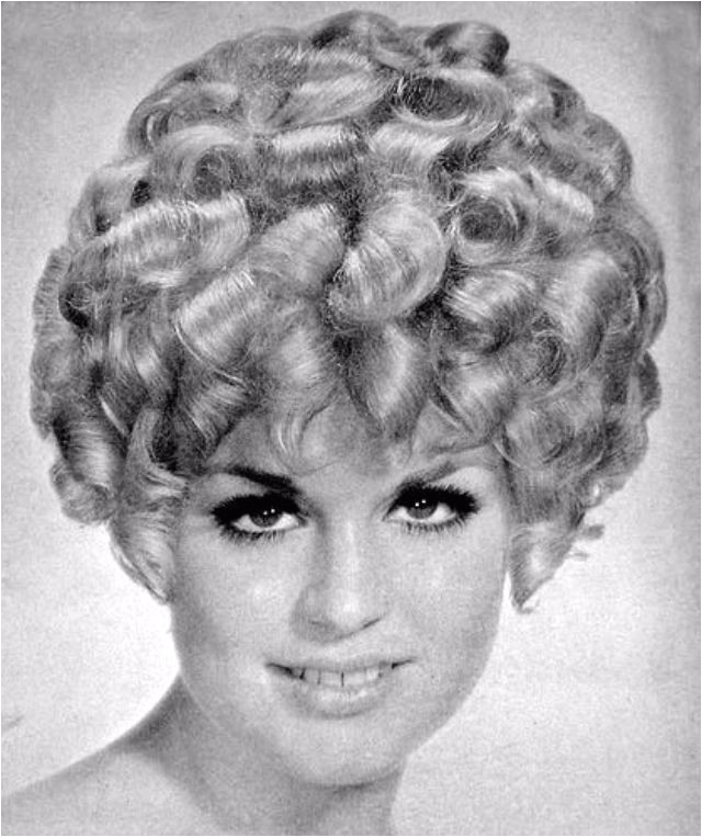 1960s Curly Hairstyles Layered Curly Hair the Favorite Hairstyle Of Women From