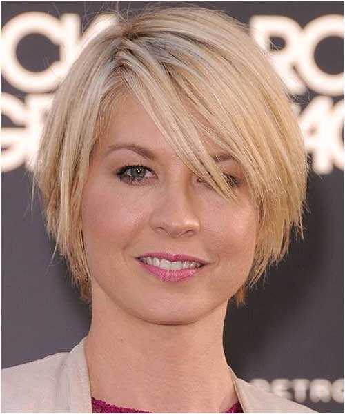 Bob Haircuts for Fine Hair and Round Faces 10 Layered Bob Haircuts for Round Faces