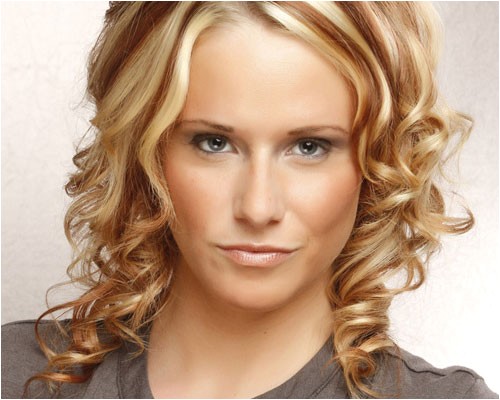 Cute Highlighted Hairstyles 30 Cute Hairstyles for Curly Hair which You Can Check