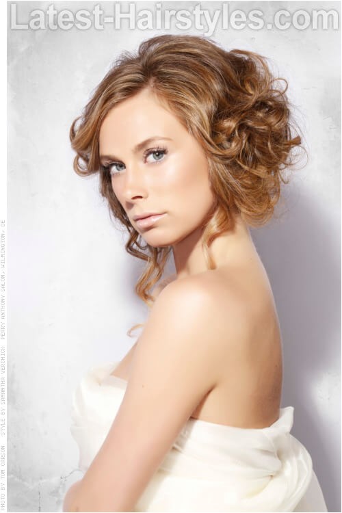 Fun Hairstyles for Short Curly Hair 32 Fun Hairstyles that You Ll Love if You Re Stylish