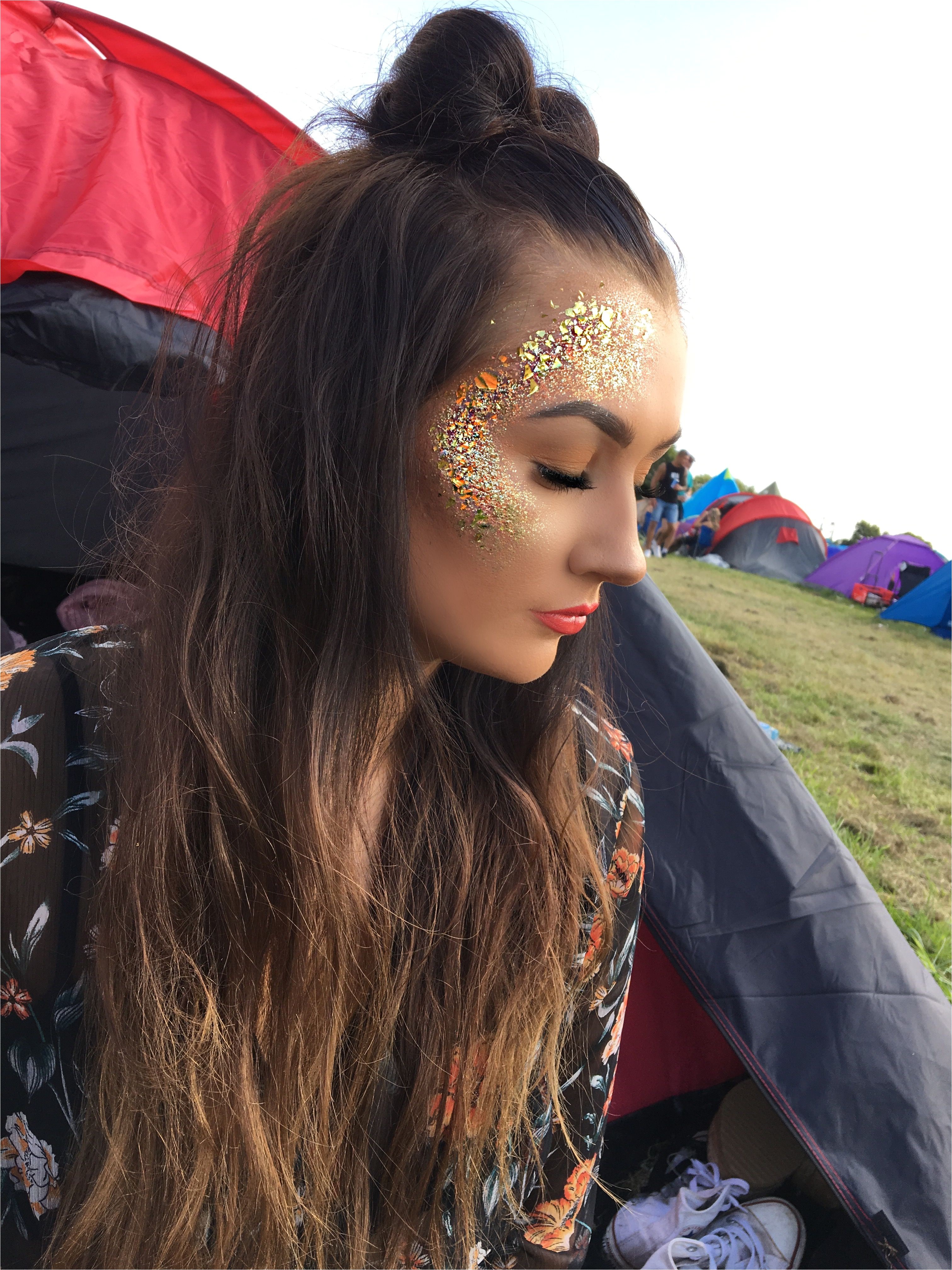 Rave Girl Hairstyles Glitter Festival Creamfields Space Buns Festival Makeup Outfits