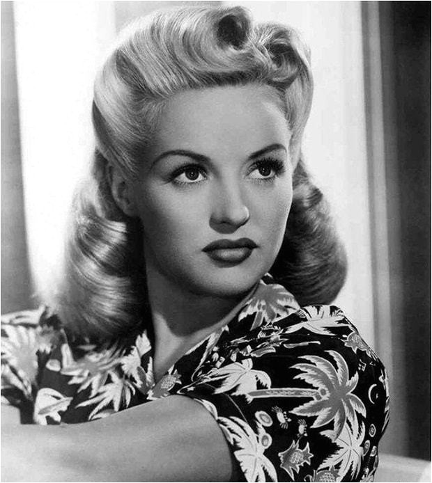 Easy 40s Hairstyles 25 Vintage Victory Rolls From 1940 S Any Woman Can Copy