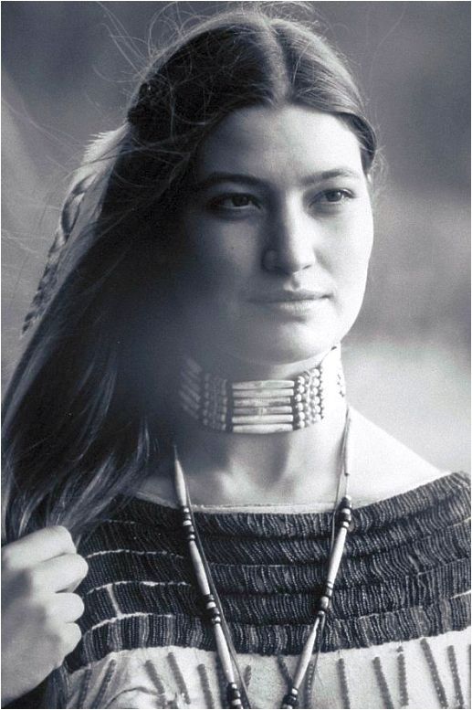Native American Hairstyles for Women Beautiful Native American Woman