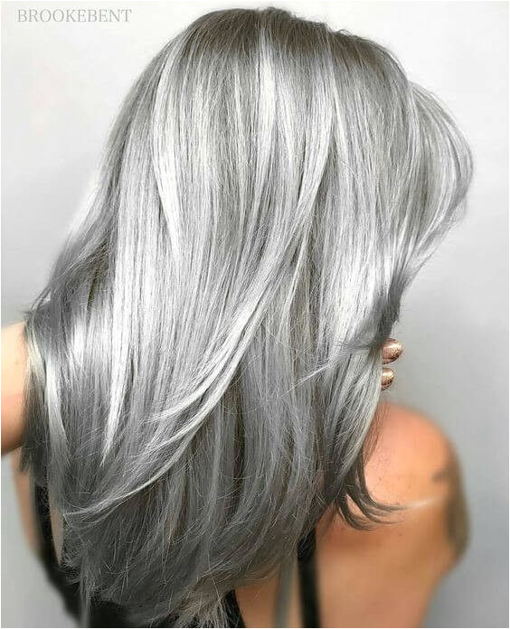 Hairstyles to Cover Up Grey Hair 25 Silber Haarfarbe Sieht Absolut Herrlich Aus