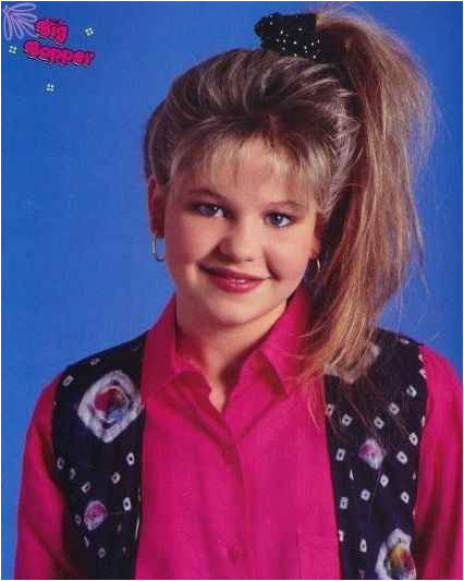 90 S Hairstyles Bangs D J Tanner S Frosted Side Ponytail Early 90s Fashion