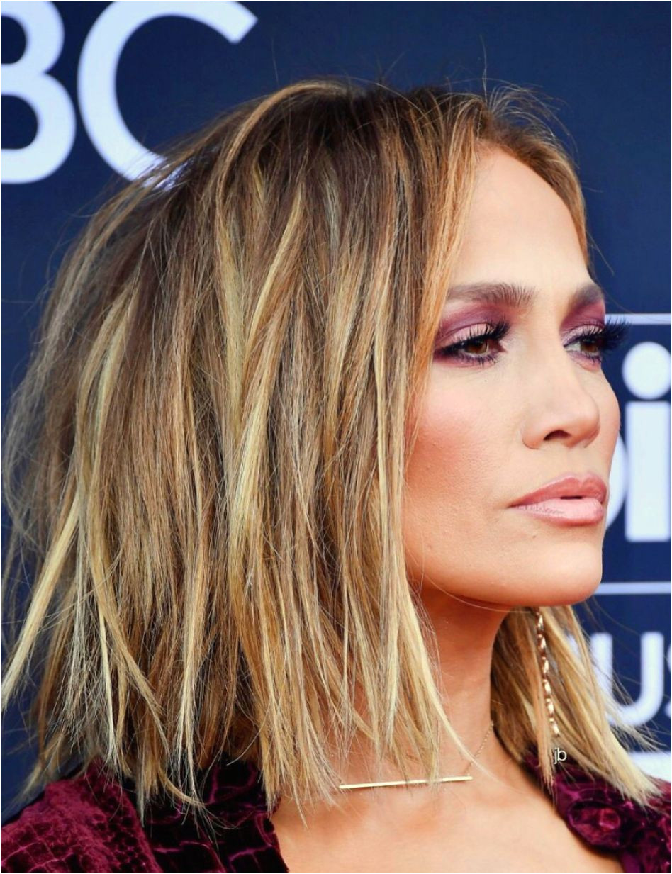 Jennifer Lopez Hairstyles 2019 Jennifer Lopez Short Bob Hair Cut with Blonde Balayage Hair Color