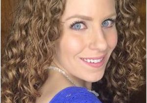 1 Woman 10 Curly Hairstyles 1 Woman 10 Curly Hairstyles Style and Fashion Pinterest