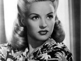 1940s Easy Hairstyles 25 Vintage Victory Rolls From 1940 S Any Woman Can Copy