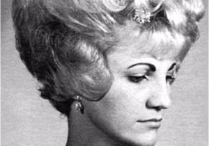 1960 S Hairstyles for Curly Hair Layered Curly Hair the Favorite Hairstyle Of Women From the 1960s