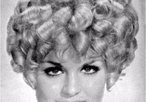 1960s Curly Hairstyles Layered Curly Hair the Favorite Hairstyle Of Women From