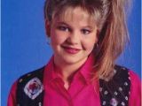 90 S Hairstyles Bangs D J Tanner S Frosted Side Ponytail Early 90s Fashion