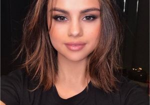 90 S Hairstyles for Short Curly Hair Selena Gomez Just Brought Back This 90s Haircut