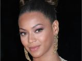 Beyonce Wedding Hairstyle Beyonce Knowles with Her Hair Worn Up with Curls In the Crown