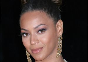 Beyonce Wedding Hairstyle Beyonce Knowles with Her Hair Worn Up with Curls In the Crown