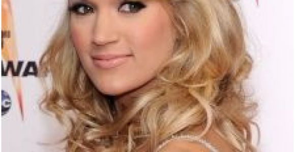 Carrie Underwood Hairstyles Half Up Carrie Underwood Half Updo with Hump Carrie Pinterest