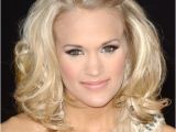 Carrie Underwood Hairstyles Half Updos I Like the Hair Poof Off to the Side It S A Nice Different Twist