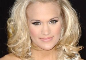 Carrie Underwood Hairstyles Half Updos I Like the Hair Poof Off to the Side It S A Nice Different Twist
