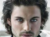 Cool Curly Hairstyles for Guys 20 Cool Wavy Hairstyles for Men Feed Inspiration