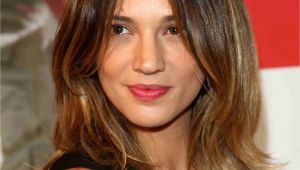 Curls Hairstyles for Oblong Face Shapes 16 Flattering Haircuts for Long Face Shapes