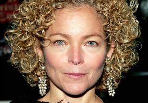 Curly Hairstyles for 45 Year Old Woman Best Curly Hairstyles for Women Over 50