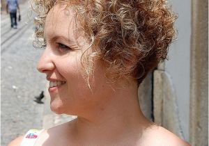 Curly Hairstyles for White Women Short & Curly Hairstyle for Women Very Girly Sun Kissed