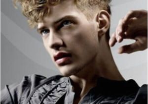 Curly Hairstyles with Shaved Sides top 5 Curly Hairstyles for Men Styling 2016 Pinterest