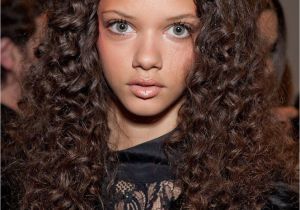 Curly Middle Parting Hairstyles some Simple and Easy Styling for Curly Hair with some Cool