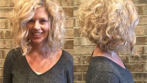 Curly Swing Bob Hairstyles Blonde Curly Inverted Bob by Stylist Misty Callaway Cheveux Salon