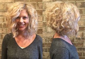 Curly Swing Bob Hairstyles Blonde Curly Inverted Bob by Stylist Misty Callaway Cheveux Salon