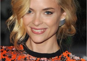 Cute Curly Bob Haircuts Super Chic Curly Bob Hairstyle with Bangs Jaime King