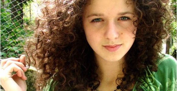 Cute Hairstyles for Thick Frizzy Hair 30 Overwhelming Cute Curly Hairstyles