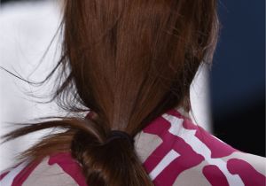 Cute Hairstyles with One Hair Tie Hairstyles You Can Do with E Hair Tie Easy Hair Ideas