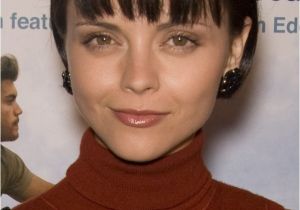 Ear Length Bob Haircut Christina Ricci Sporting An Ear Lob Length Bob