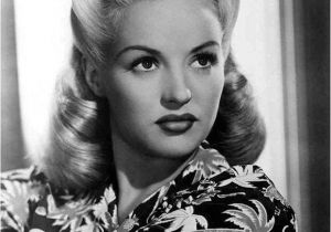 Easy 1940s Hairstyles 25 Vintage Victory Rolls From 1940 S Any Woman Can Copy
