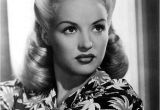 Easy 40s Hairstyles 25 Vintage Victory Rolls From 1940 S Any Woman Can Copy