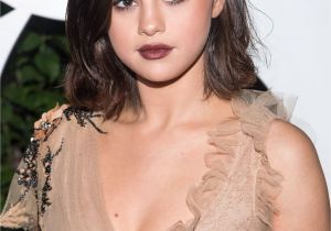 Easy Hairstyles for Short Hair Step by Step Videos 30 Best Selena Gomez Hairstyles From Short Hair and Shaved to Bangs