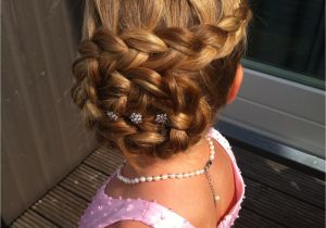 Flower Girl Bun Hairstyles Flowergirl Hair Penteados Infantis Pinterest