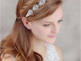 Flower Girl Hairstyles with Headband Idee Acconciature Da Sposa Con La Tiara Acconciatura Semiraccolta