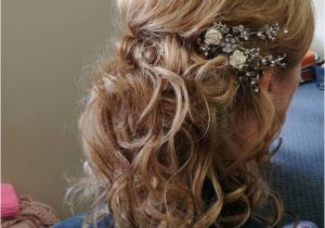 Hair Down to the Side Hairstyles Half Up Half Down Bridal Hair Style Bit Of Height and A Lovely Side