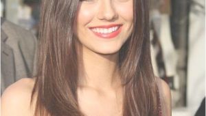 Hairstyles for Below Chin Length Hair Straight Natural Brown Hair Cut Below Shoulders Line This