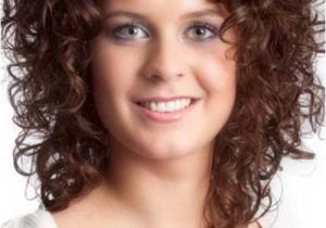Hairstyles for Curly Hair Women Round Face 15 Short Curly Hair for Round Faces