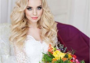 Hairstyles for Princess Wedding Dress Capelli Sciolti Con Coroncina Foto organizzazione Matrimonio