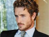 Hairstyles that Suit Curly Hair Best 25 Men Curly Hairstyles Ideas On Pinterest