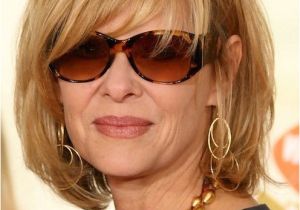 Hairstyles with Bangs Over 60 Kate Capshaw Short Blonde Messy Haircut with Bagns for Women Over 60