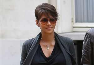 Halle Berry Bob Haircut Haircut Of the Week Halle Berry S New Side Swept Almost
