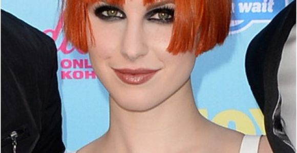 Hayley Williams Bob Haircut Paramore S Performance On Conan O Brien On 8 12 13