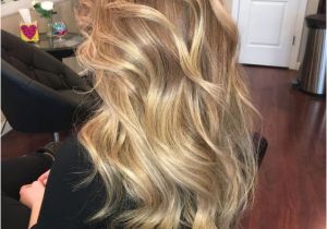 Honey Blonde Hairstyles Color Honey Blonde Balayage Hair Color Hair Pinterest