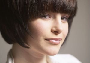How to Give A Bob Haircut Classic Bob Hairstyle with A Fringe and softened Ends