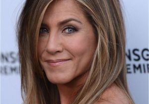 Jennifer Aniston Wavy Hairstyles Earlier This Month Jennifer Aniston and Justin theroux Tied the Knot