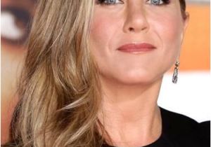 Jennifer Aniston Wavy Hairstyles Jennifer Aniston S Wavy Blowout is Perfect for Day to Night